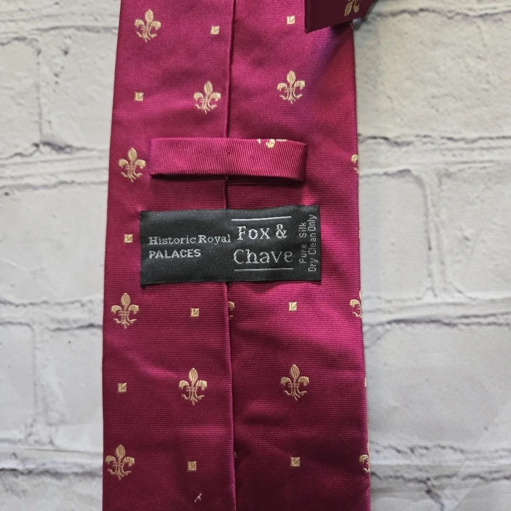 Fox & Chave Historic Royal Palaces Magenta Silk Neck Tie